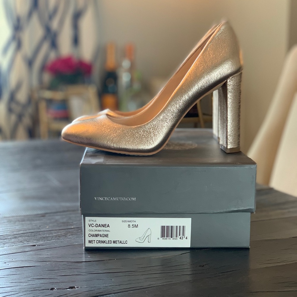 BRAND NEW Vince Camuto Danea pump.